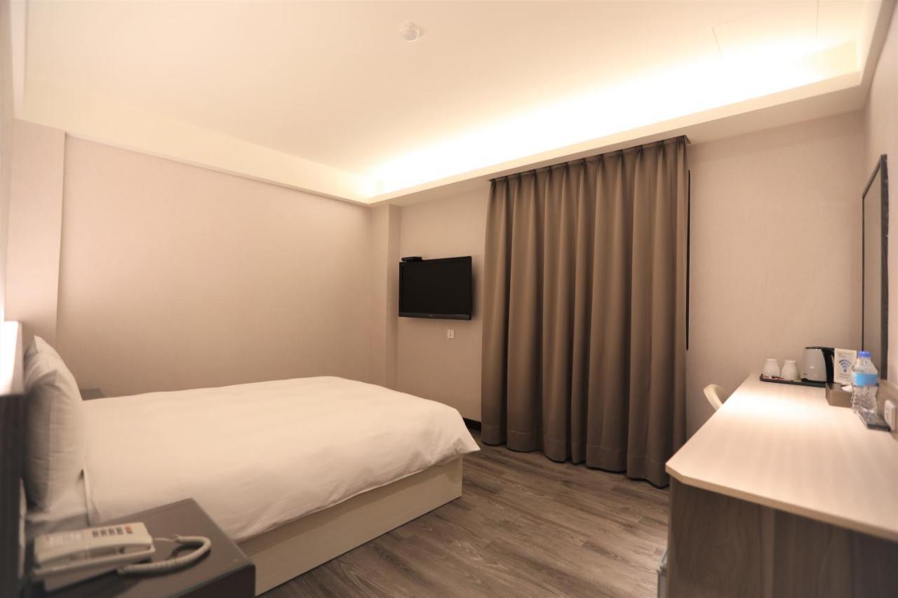 Chair Man Hotel Tajpej Zewnętrze zdjęcie